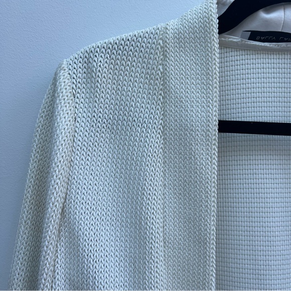 Sally LaPointe size 2 light cream/ white open structured blazer, woven material - Picture 3 of 9